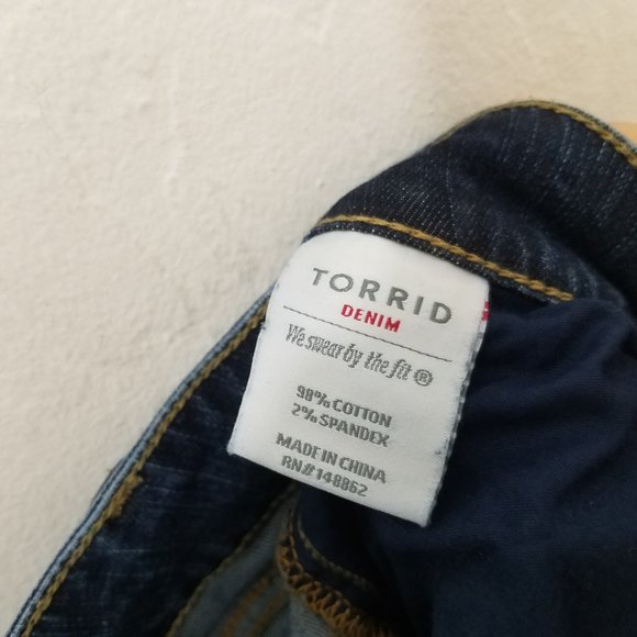 Torrid Boyfriend Raw Hem Stretch Jeans Size 22 - Picture 7 of 7